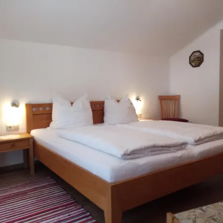 Haus Hoeller בית הארחה קליינארל